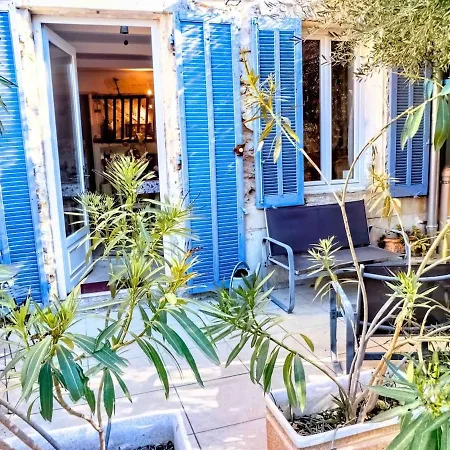 La Fabuleuse 2etoiles Hébergement de vacances *
