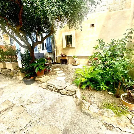 La Fabuleuse 2etoiles 度假居 Aramon
